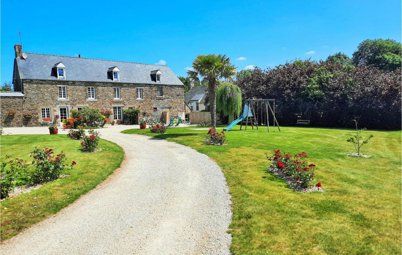 Amazing Apartment In Roz-Landrieux With Kitchen Exteriör bild