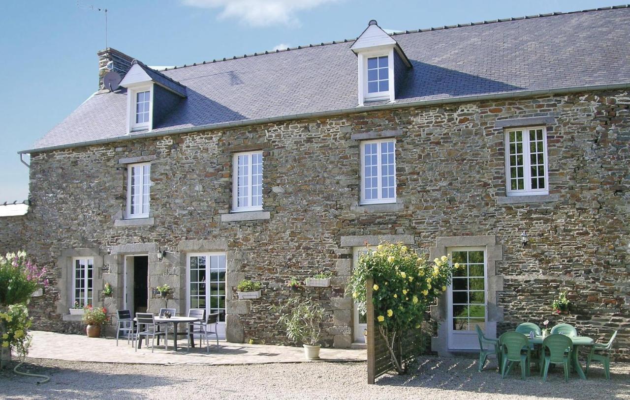 Amazing Apartment In Roz-Landrieux With Kitchen Exteriör bild