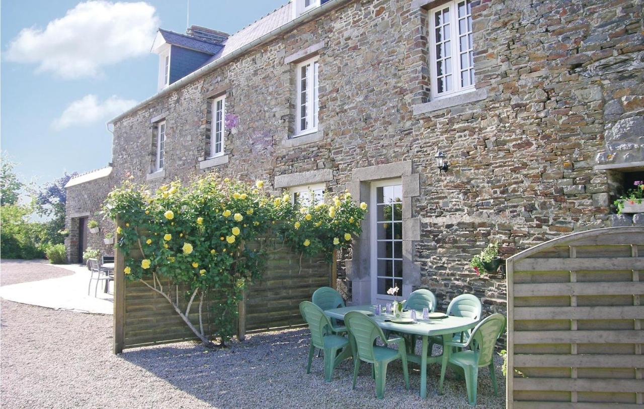 Amazing Apartment In Roz-Landrieux With Kitchen Exteriör bild