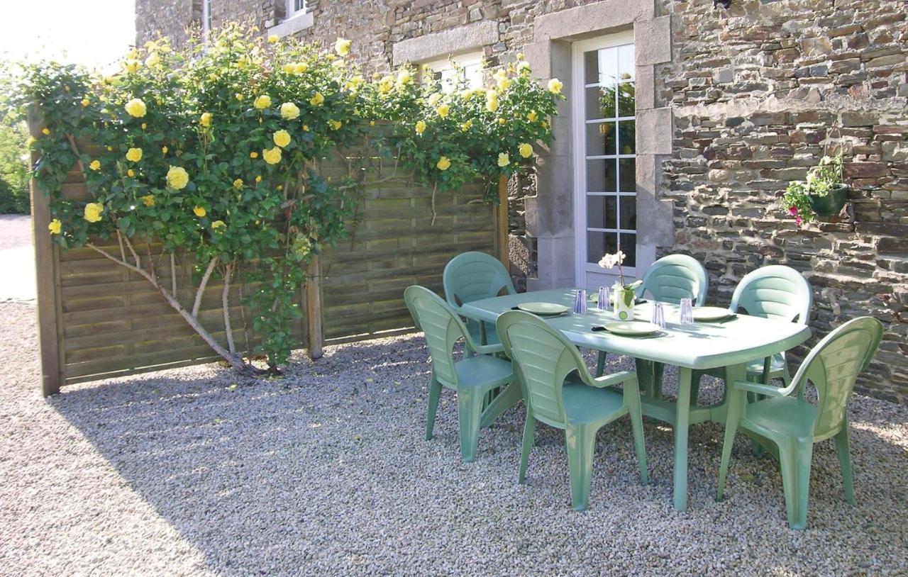 Amazing Apartment In Roz-Landrieux With Kitchen Exteriör bild