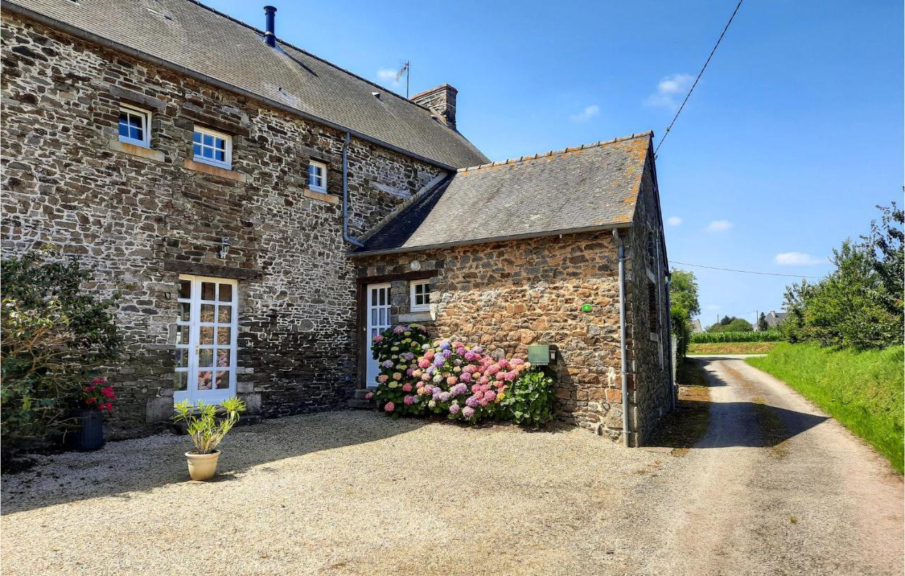Amazing Apartment In Roz-Landrieux With Kitchen Exteriör bild
