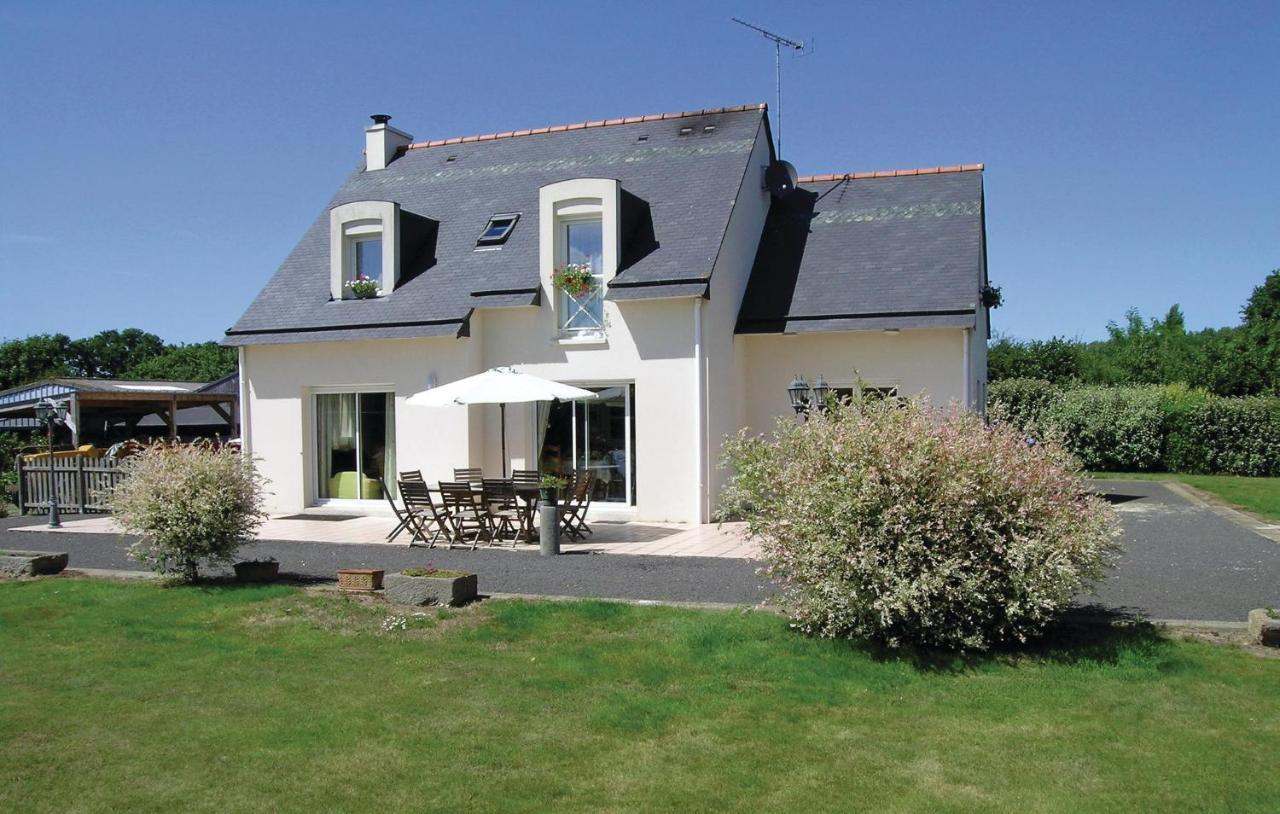 Amazing Apartment In Roz-Landrieux With Kitchen Exteriör bild