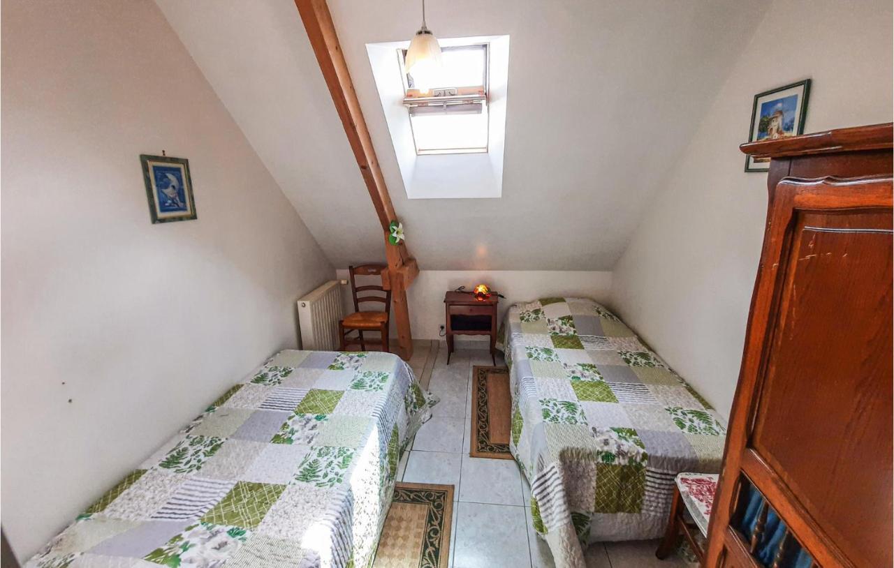 Amazing Apartment In Roz-Landrieux With Kitchen Exteriör bild